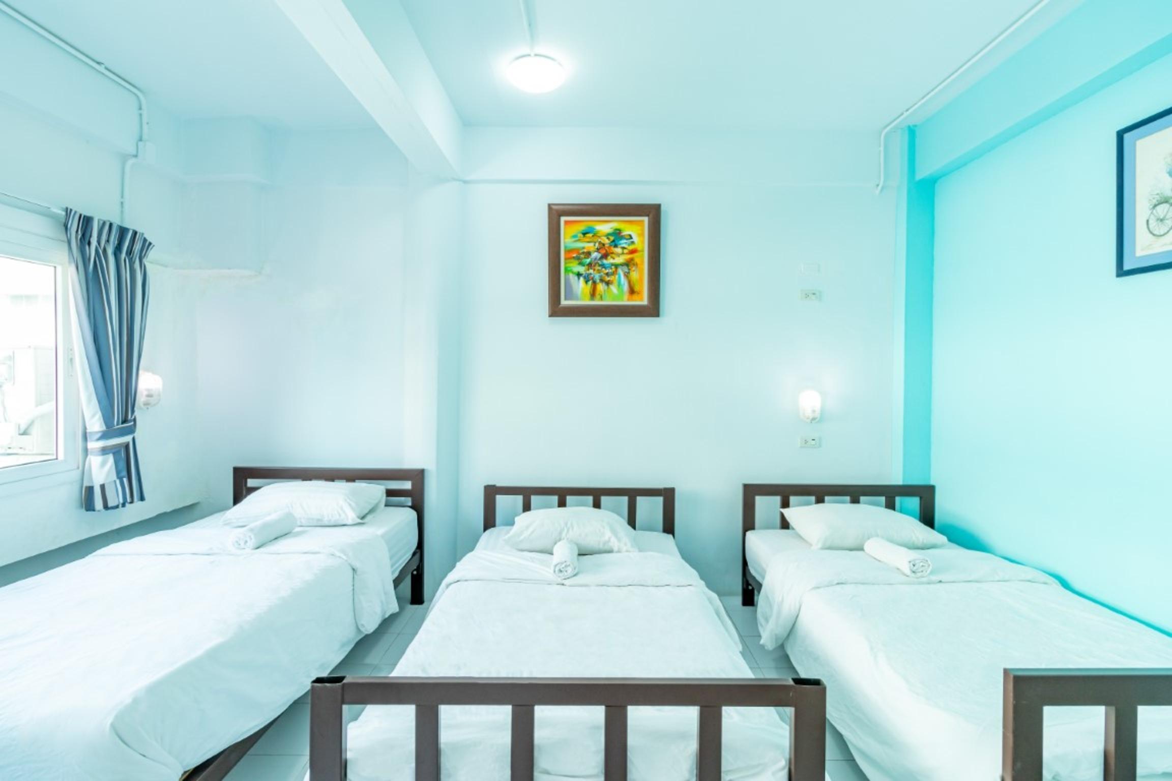 Sleep Dee Hostel Bangkok Exterior photo
