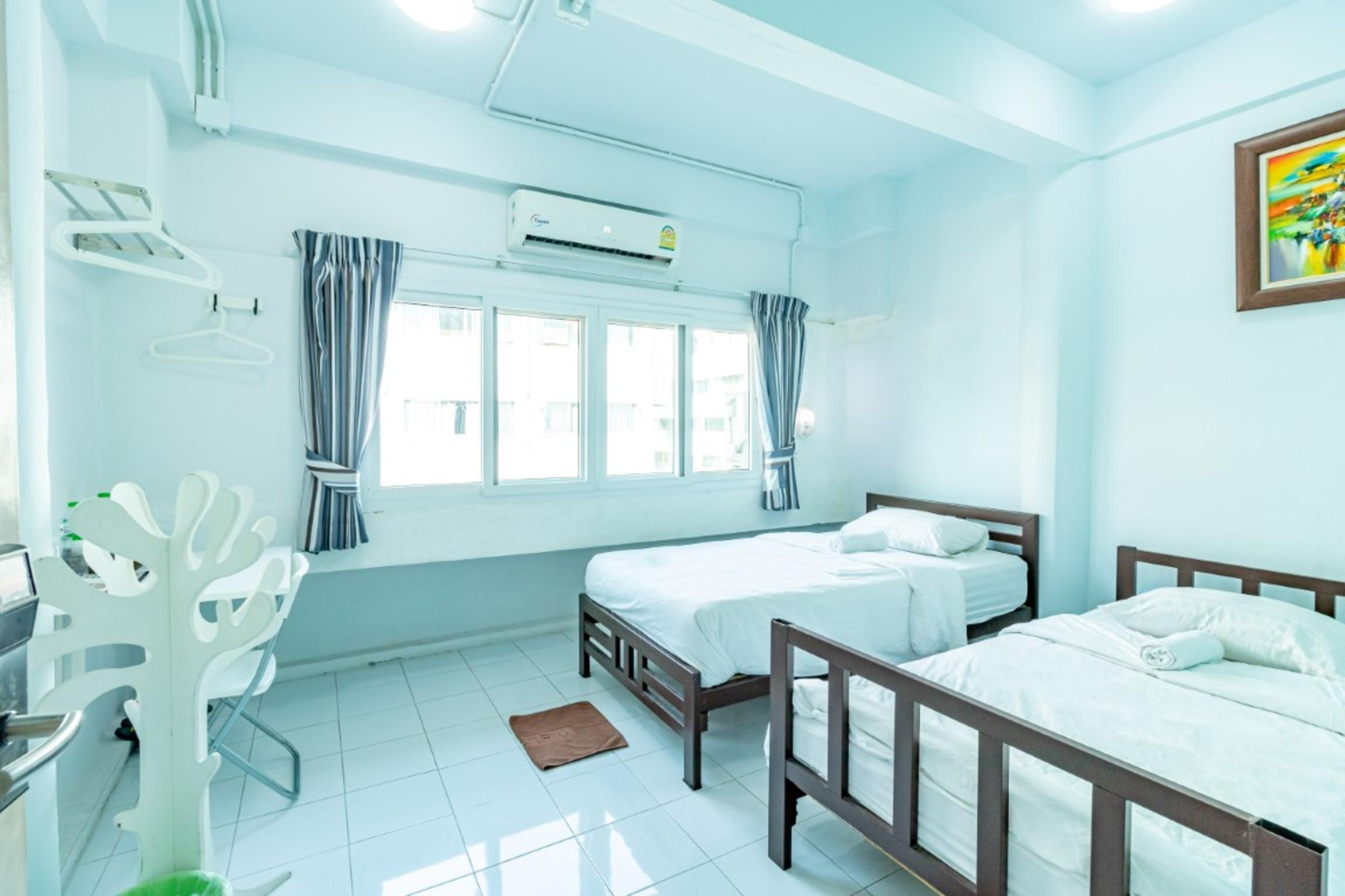 Sleep Dee Hostel Bangkok Exterior photo