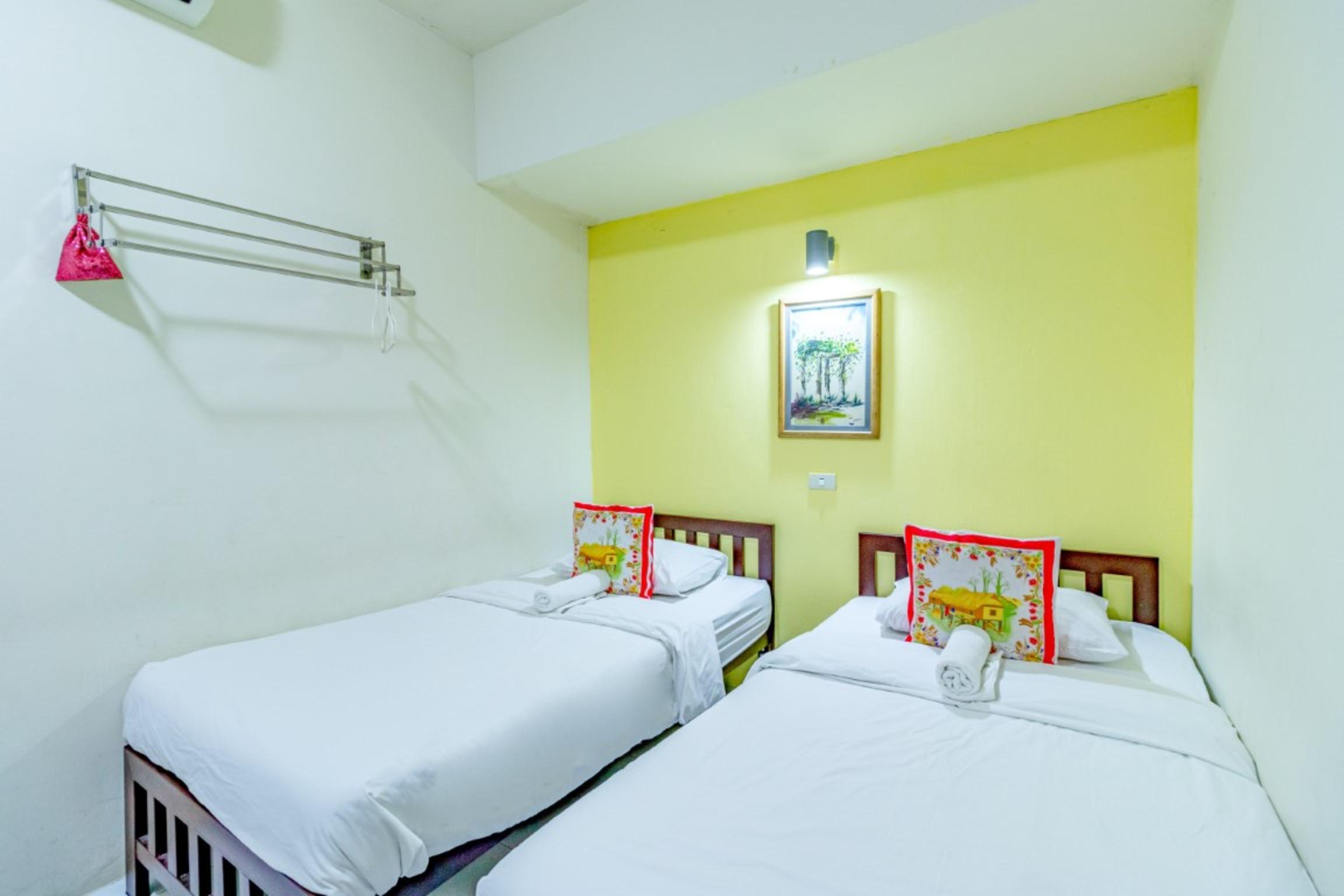Sleep Dee Hostel Bangkok Exterior photo