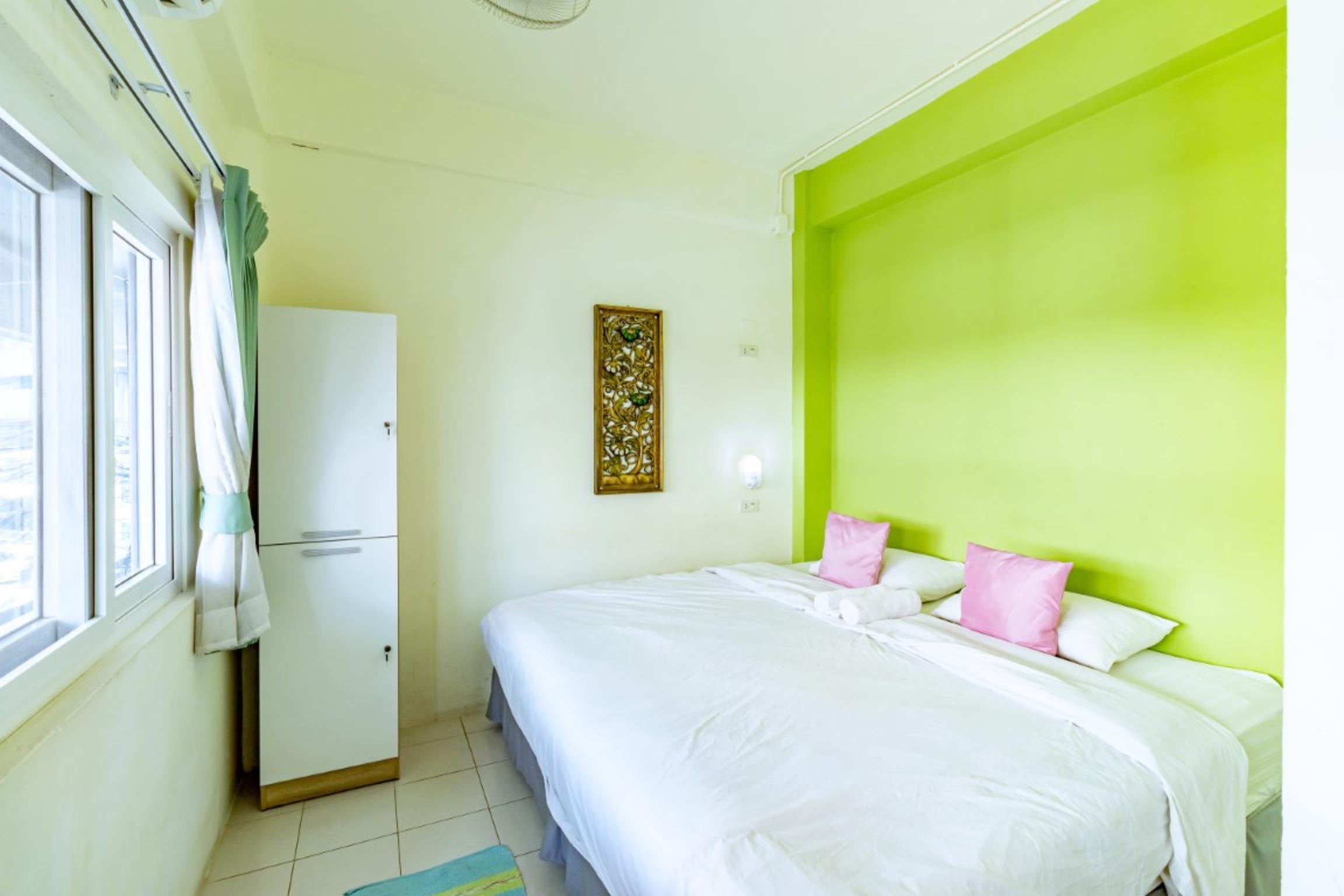 Sleep Dee Hostel Bangkok Exterior photo