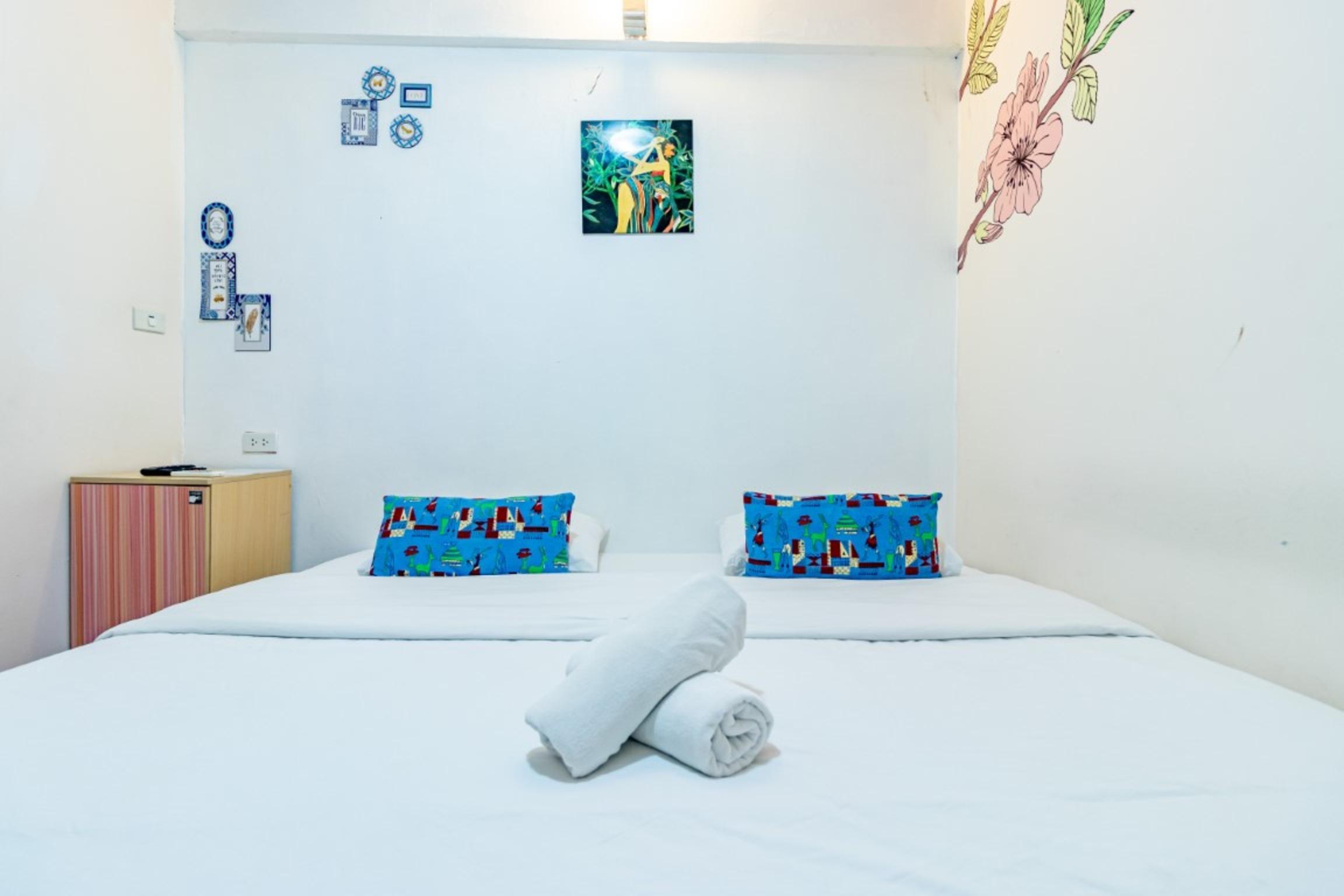 Sleep Dee Hostel Bangkok Exterior photo