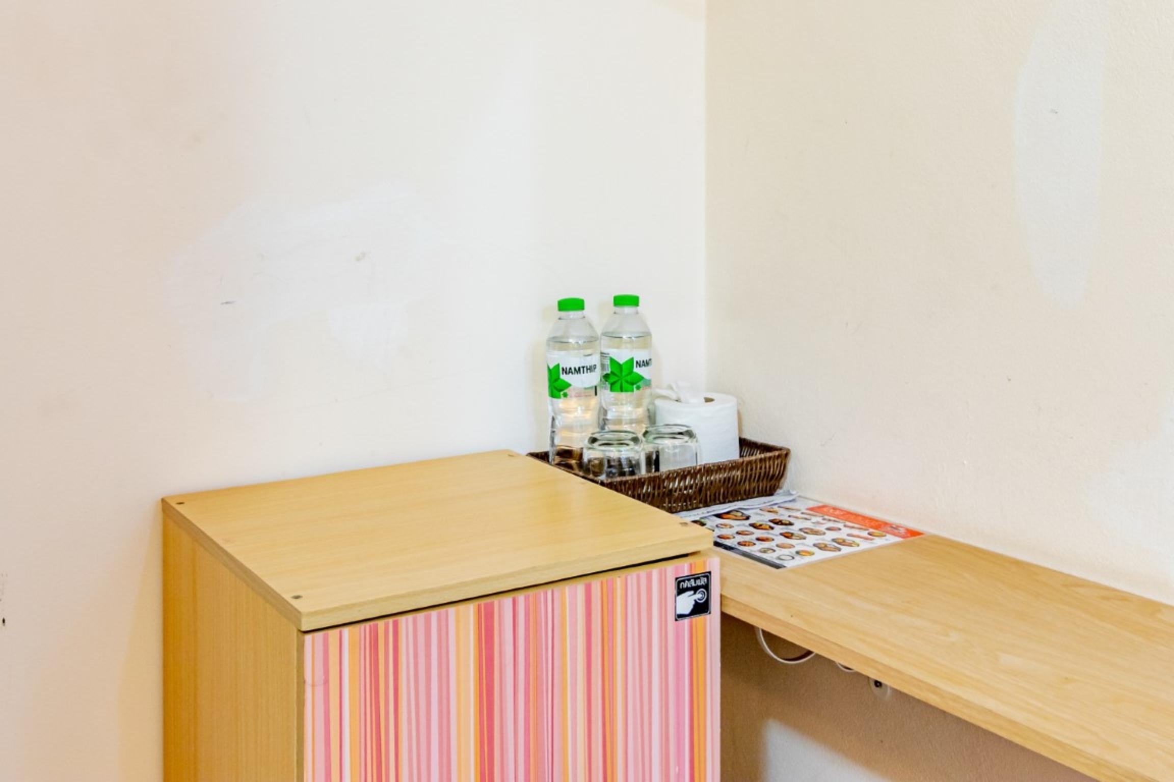 Sleep Dee Hostel Bangkok Exterior photo