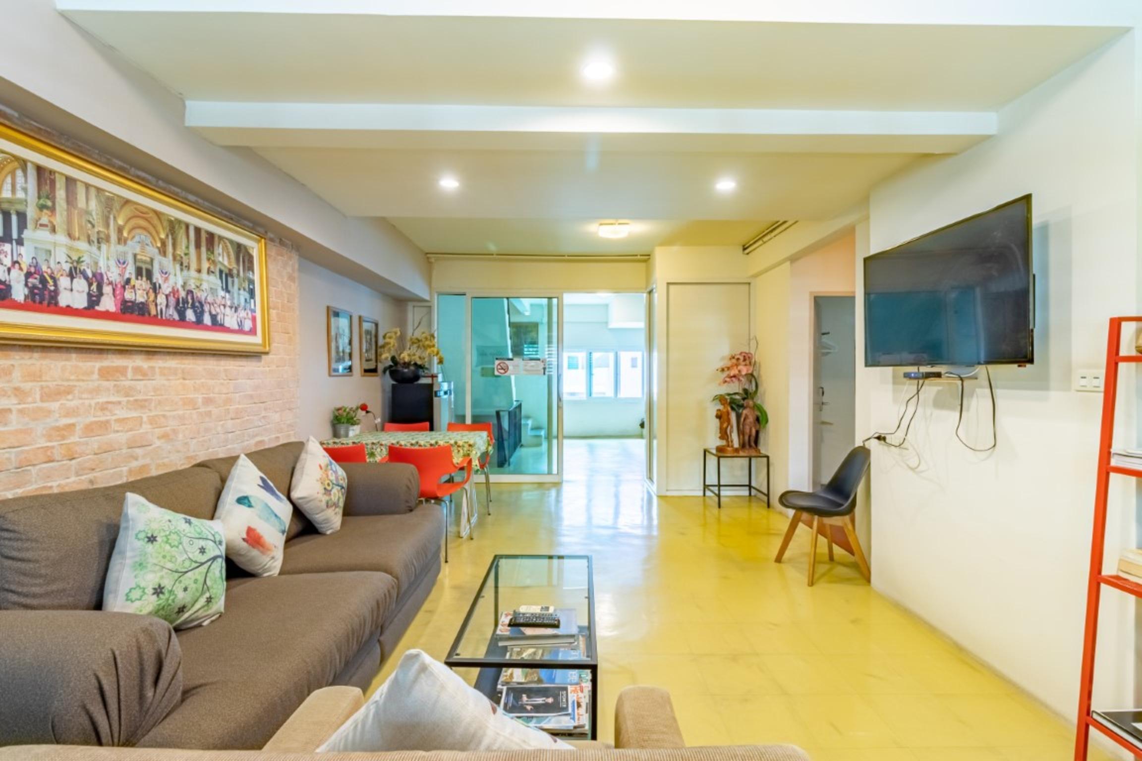 Sleep Dee Hostel Bangkok Exterior photo