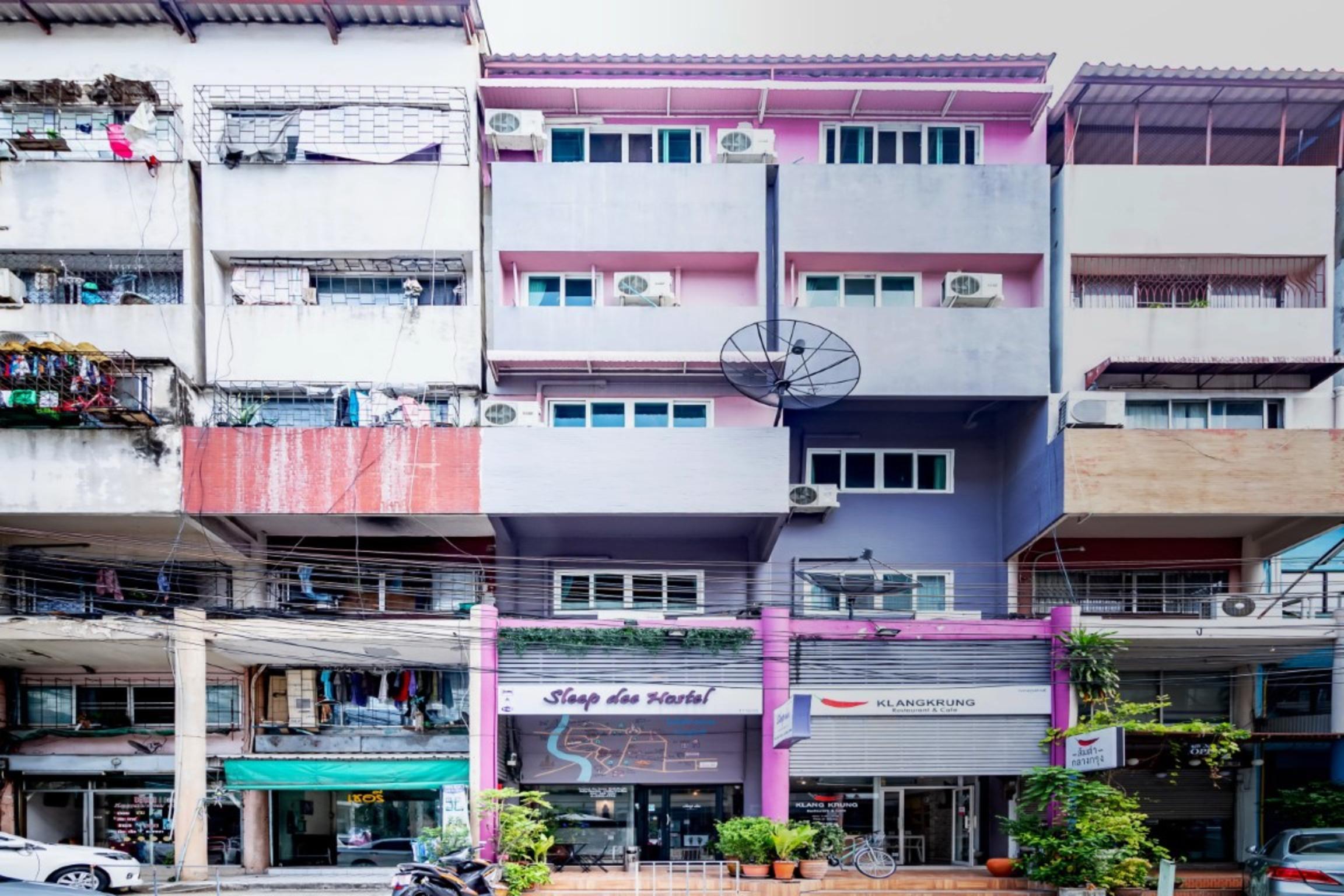 Sleep Dee Hostel Bangkok Exterior photo