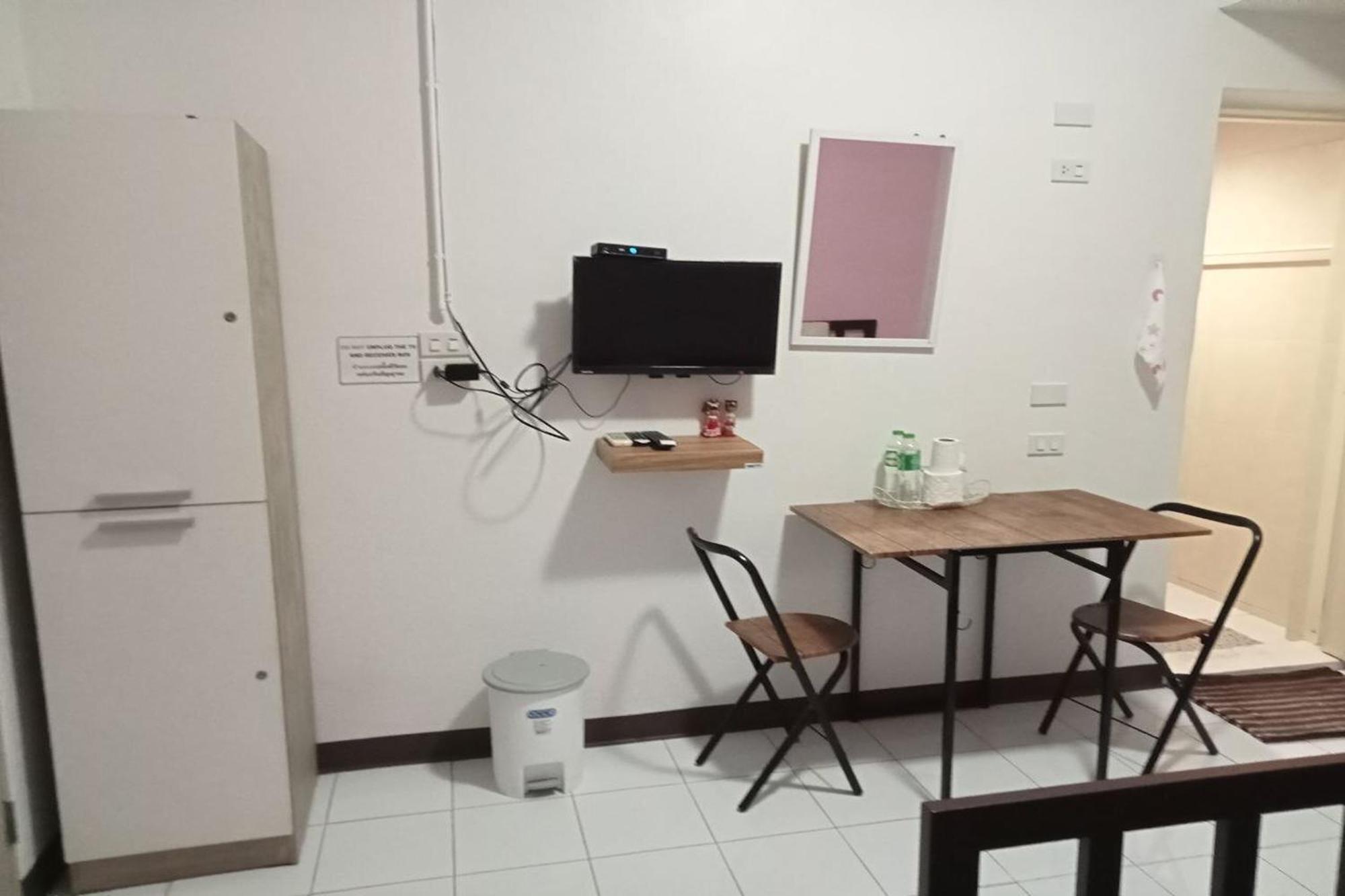 Sleep Dee Hostel Bangkok Exterior photo