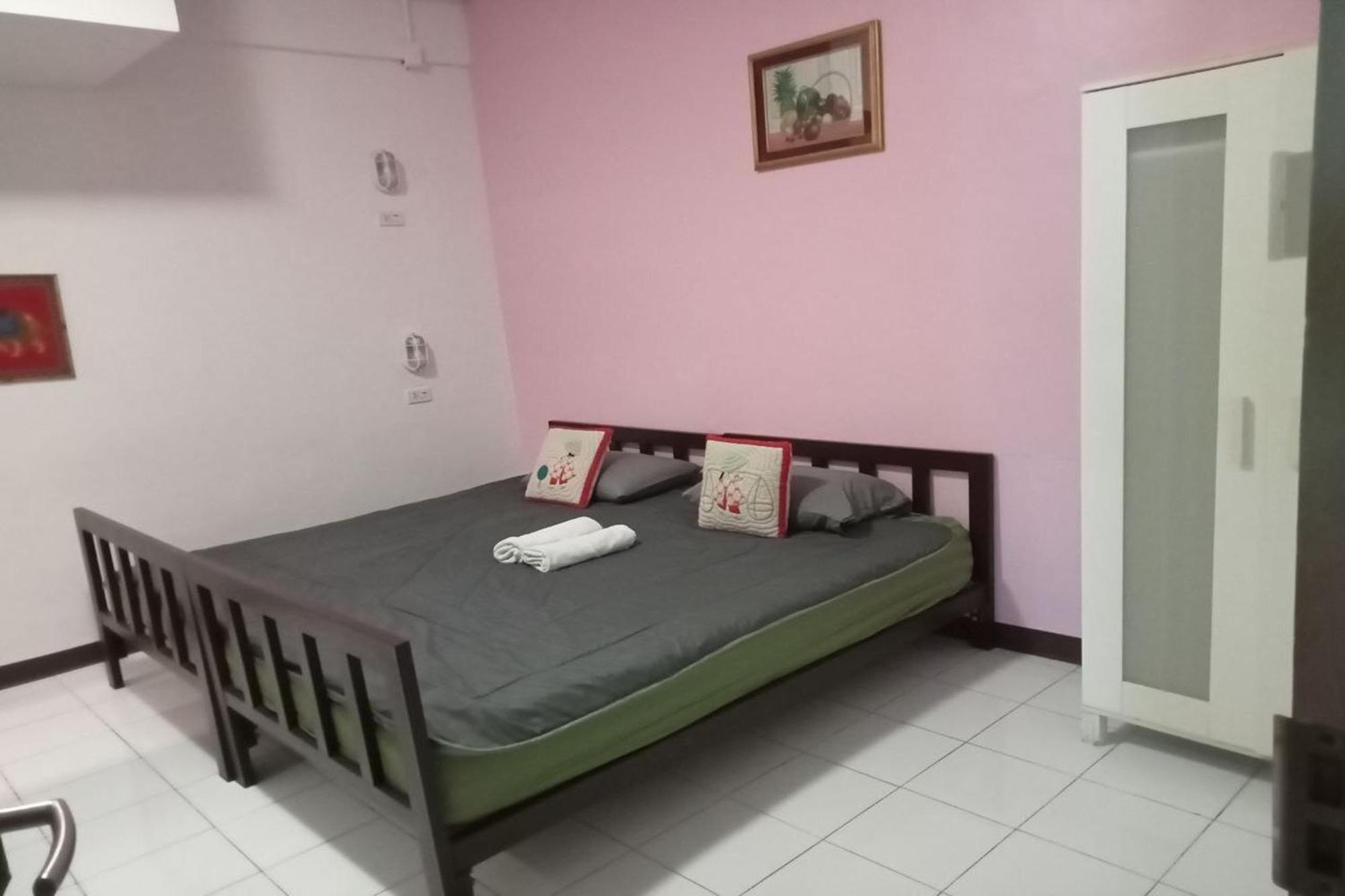 Sleep Dee Hostel Bangkok Exterior photo