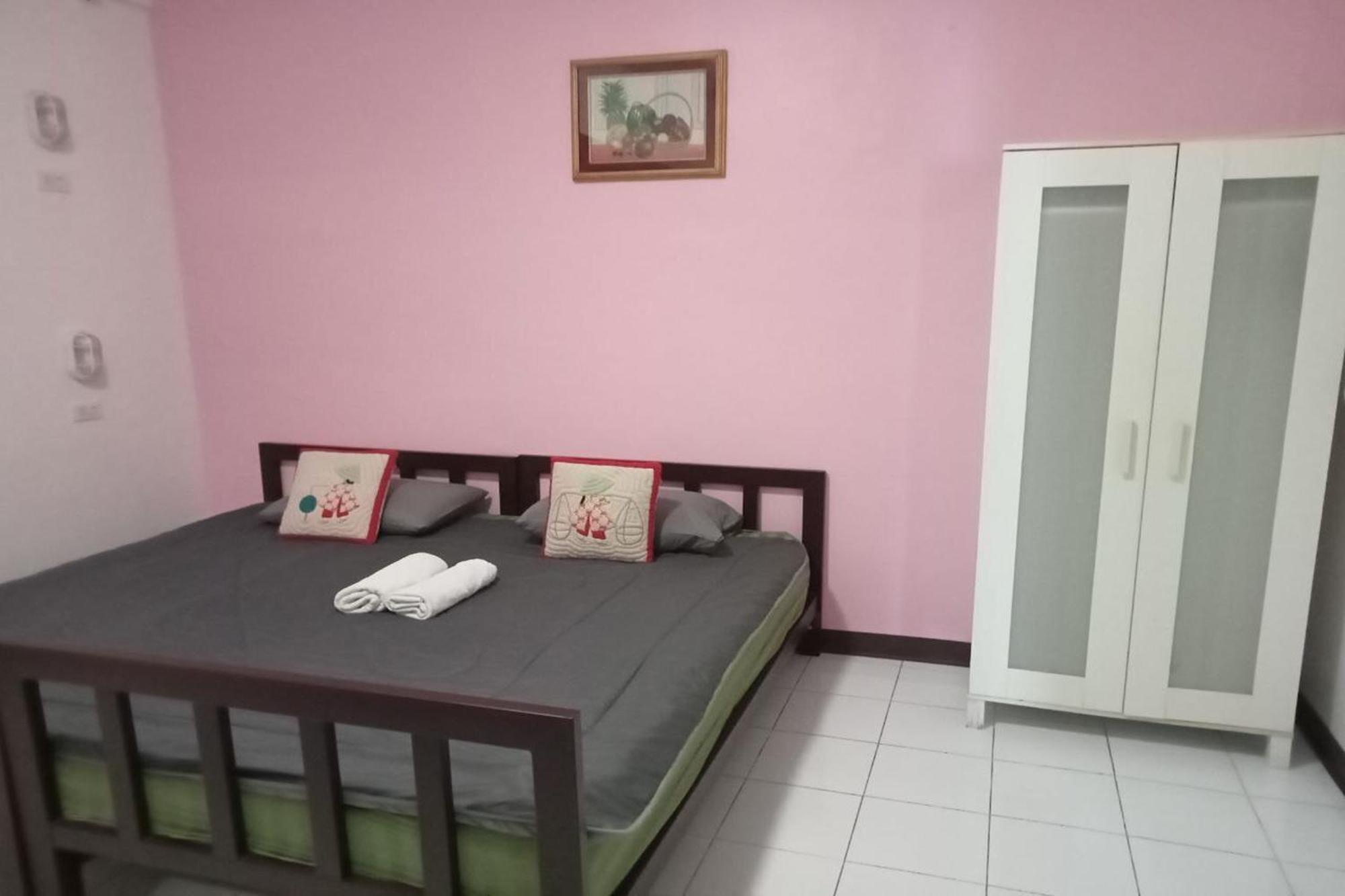 Sleep Dee Hostel Bangkok Exterior photo