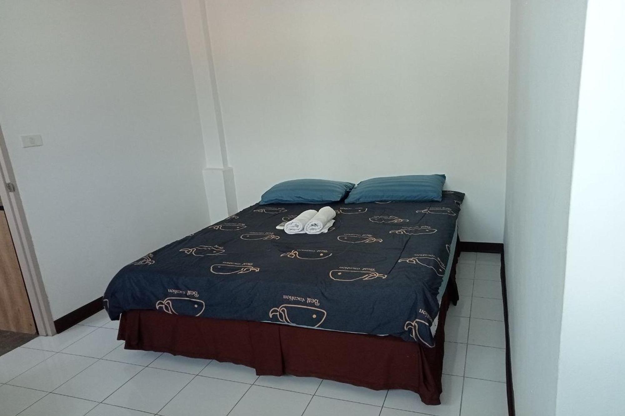 Sleep Dee Hostel Bangkok Exterior photo