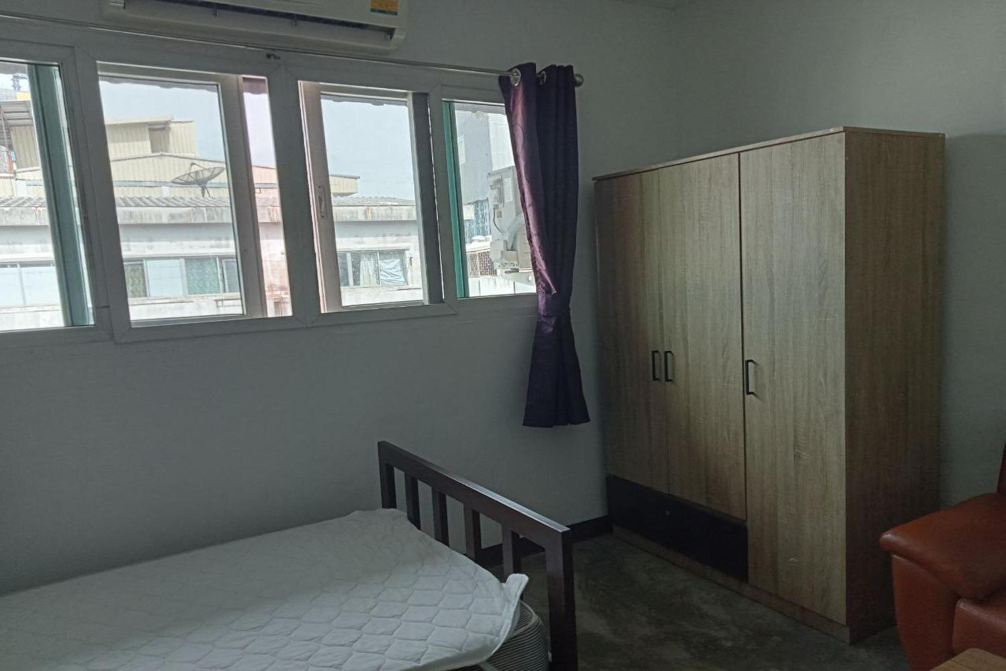 Sleep Dee Hostel Bangkok Exterior photo