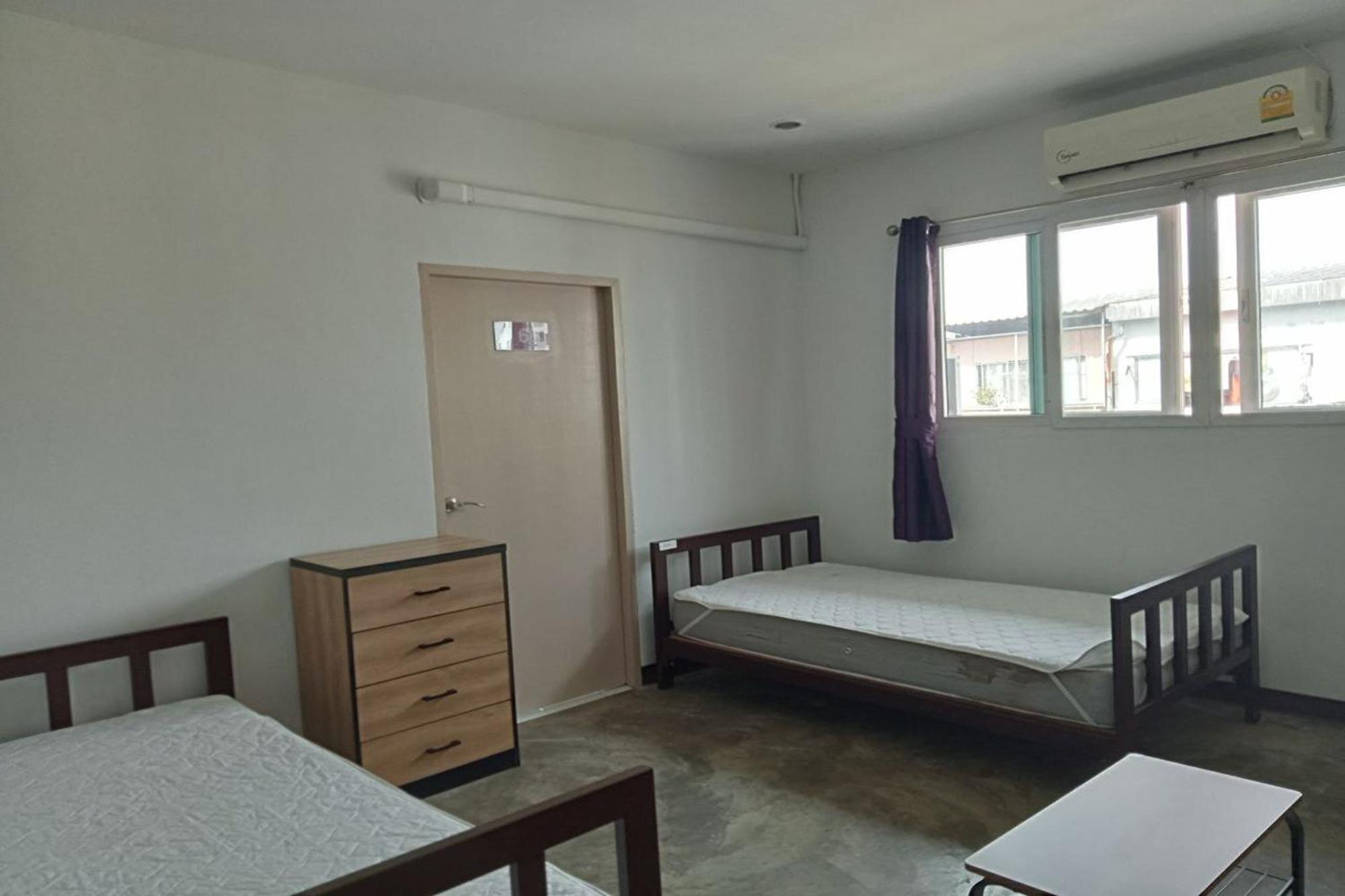 Sleep Dee Hostel Bangkok Exterior photo