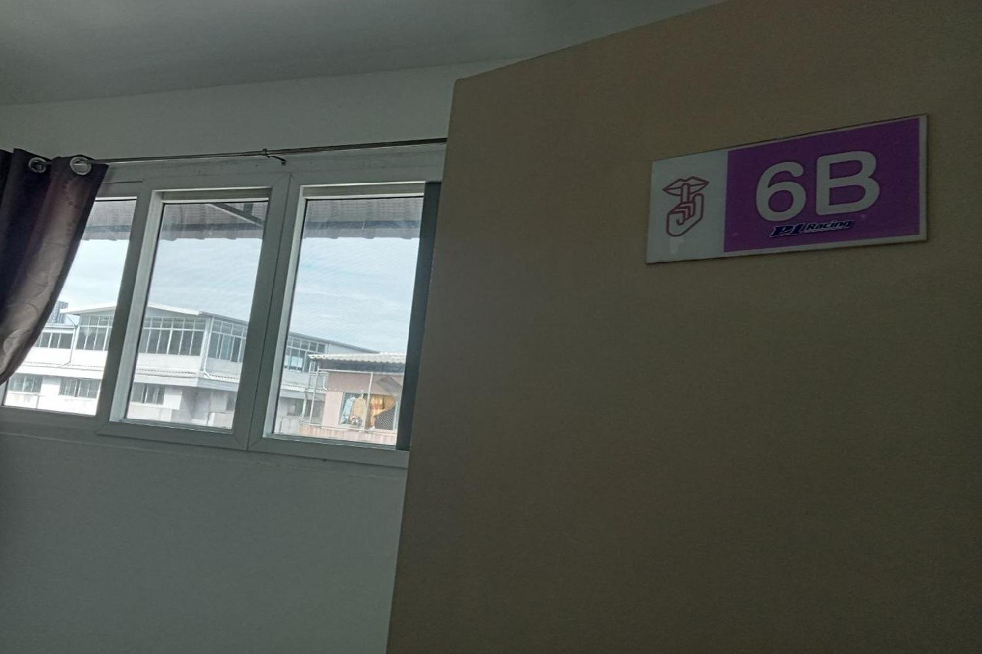 Sleep Dee Hostel Bangkok Exterior photo
