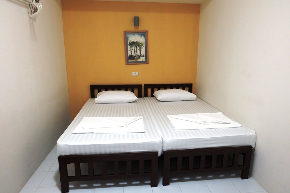 Sleep Dee Hostel Bangkok Exterior photo